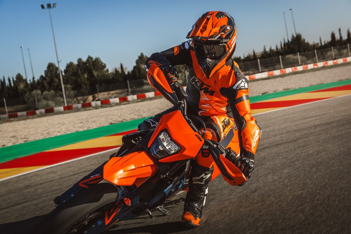 KTM presenta le nuove 690 Enduro R e 690 SMC R 2026
